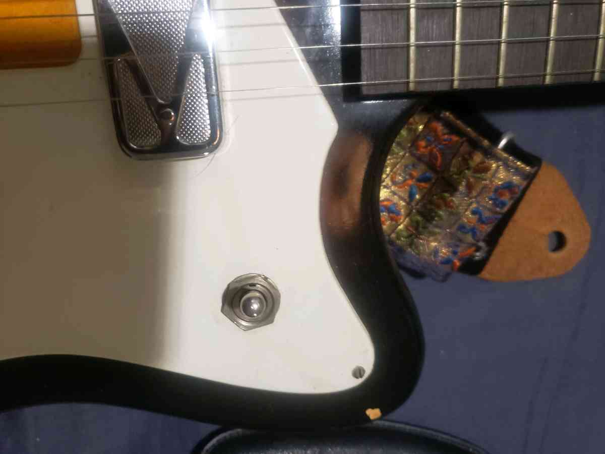 Silvertone Bobcat Guitar with Case by Holiday and Harmon