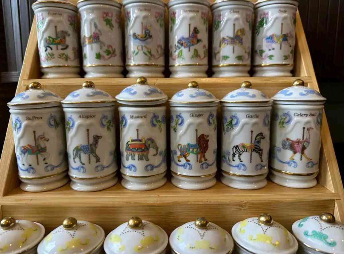 RARE LENOX 1993 CAROUSEL SPICE JARS FULL SET
