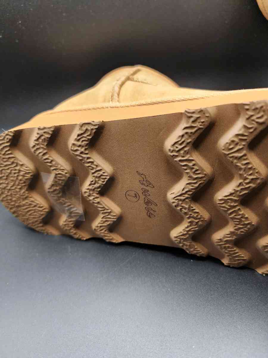 womens boots size 7 camel color