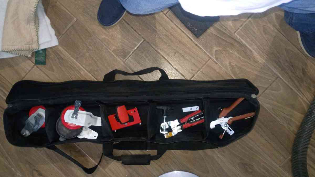 giant tile cutter slap system with carrying case and tools