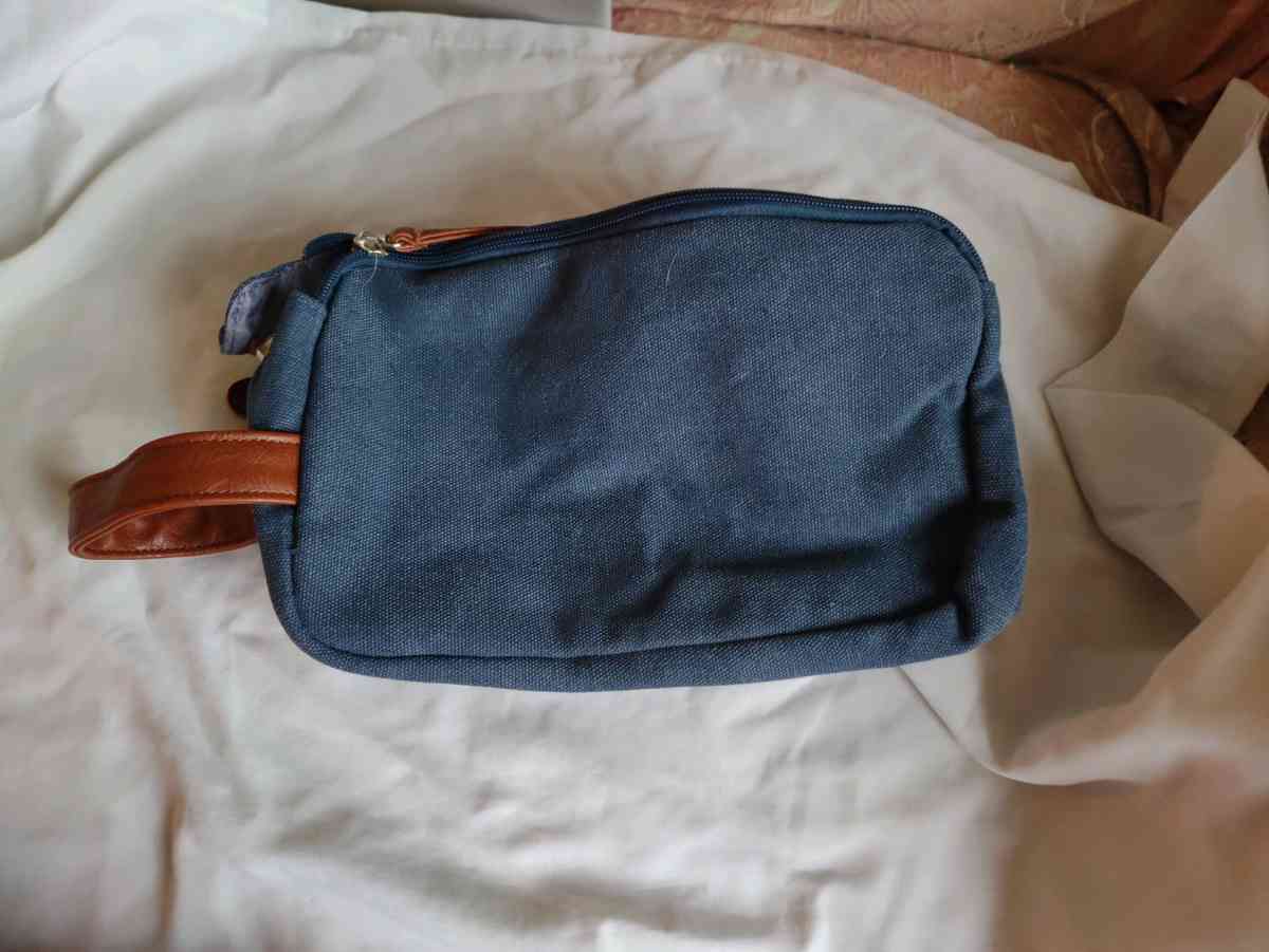 Toiletries case - Gary, Indiana - FleaMarketBay