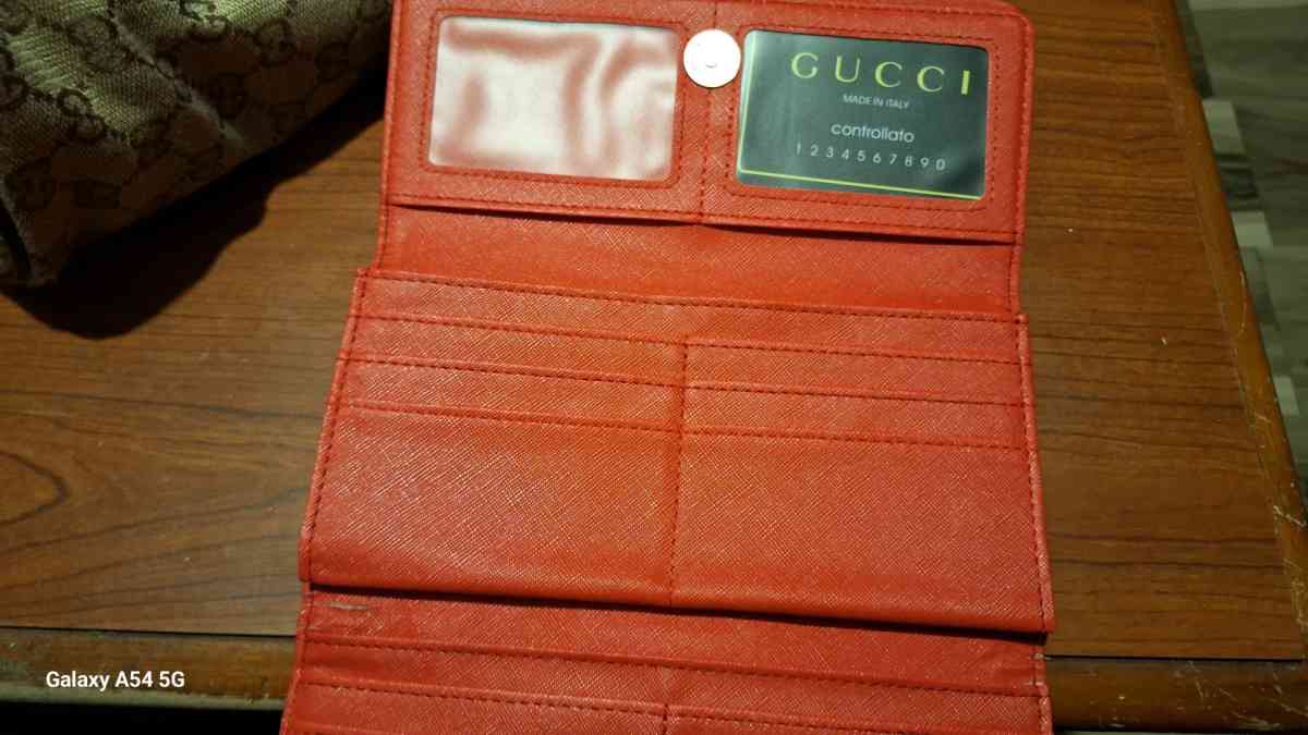 Gucci wallet - Indiana, Pennsylvania - FleaMarketBay