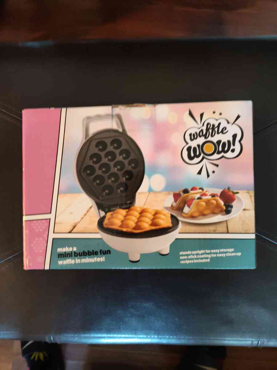 Mini waffle maker