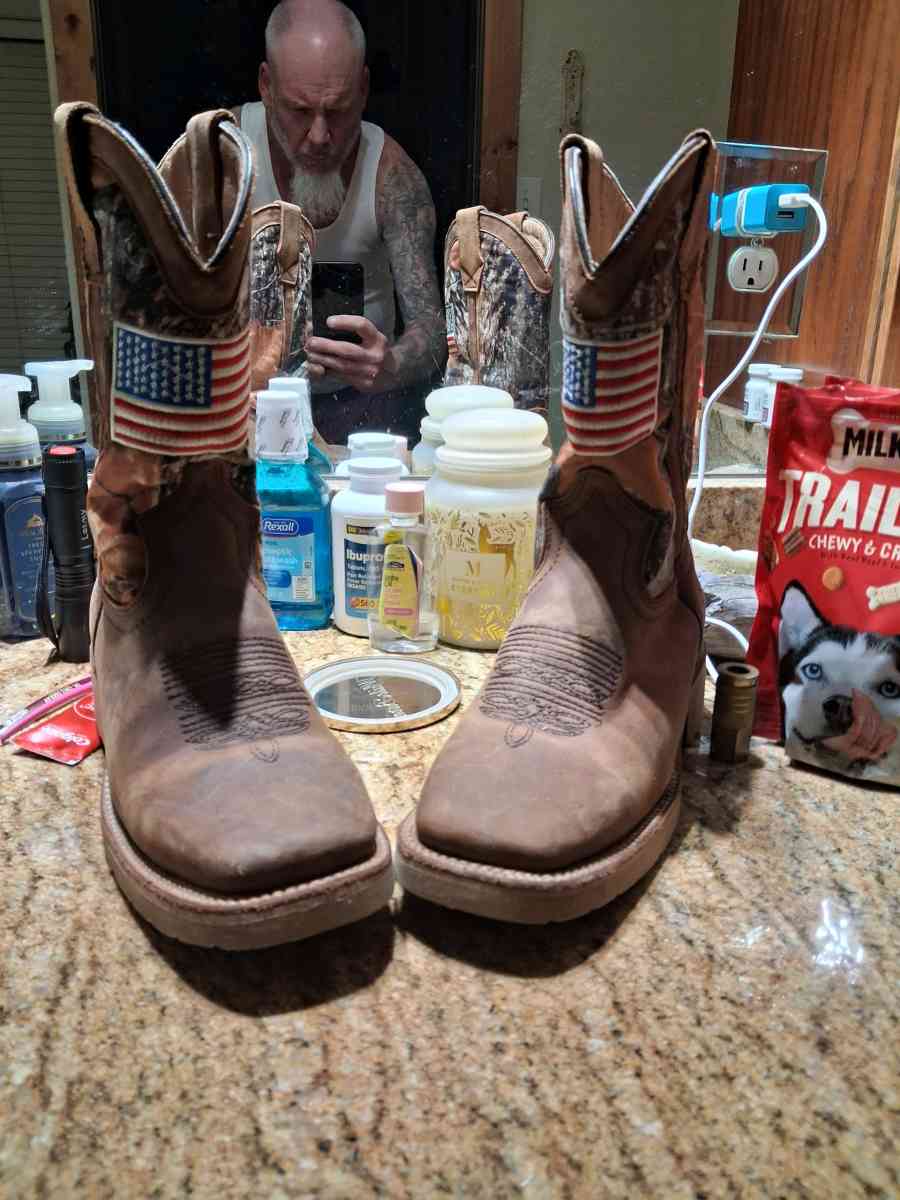 boots size 10 men - Palmer, Texas - FleaMarketBay