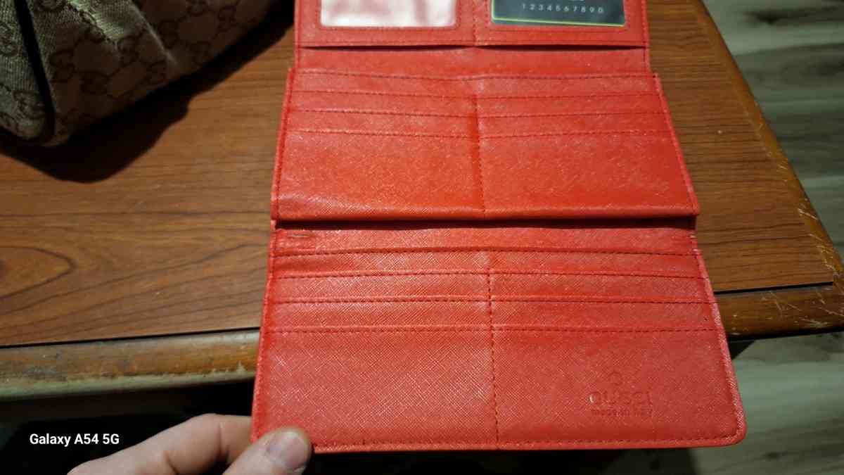 Gucci wallet - Indiana, Pennsylvania - FleaMarketBay