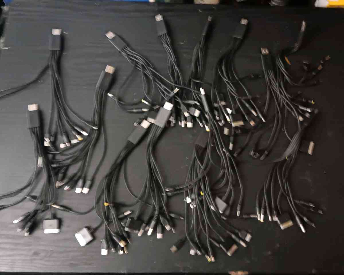 MULTIPLE CHARGING CABLES