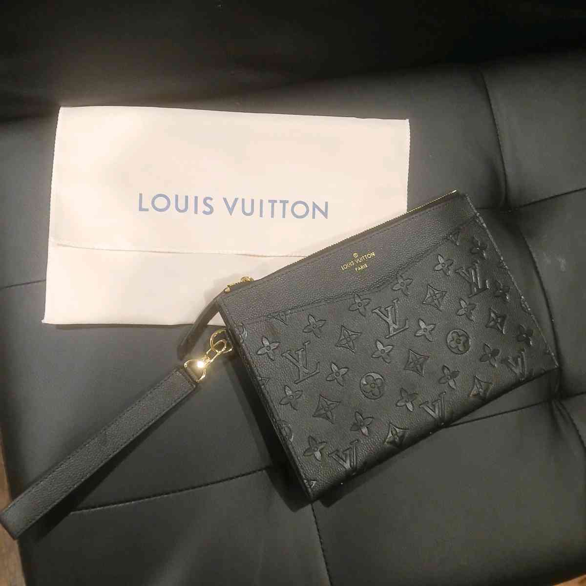 Louis Vuitton Melanie MM Pochette - Oklahoma City, Oklahoma - FleaMarketBay