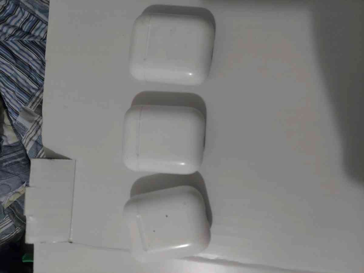 airpods for sell - Brooklyn, New York - FleaMarketBay