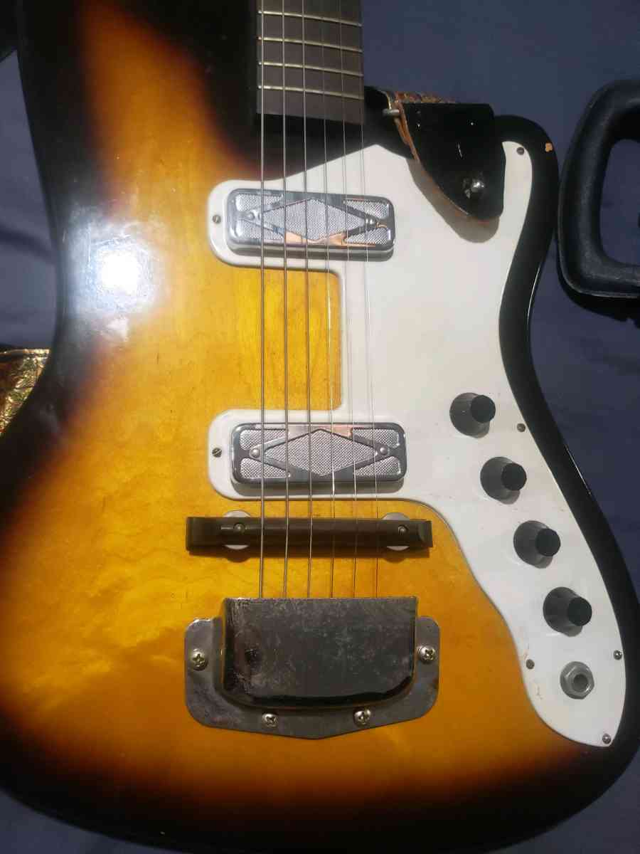 Silvertone Bobcat Guitar with Case by Holiday and Harmon