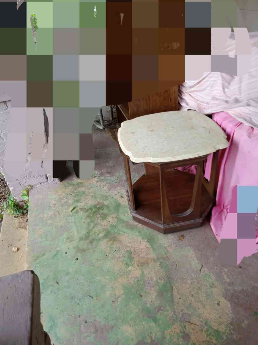 End table - Hickory, North Carolina - FleaMarketBay