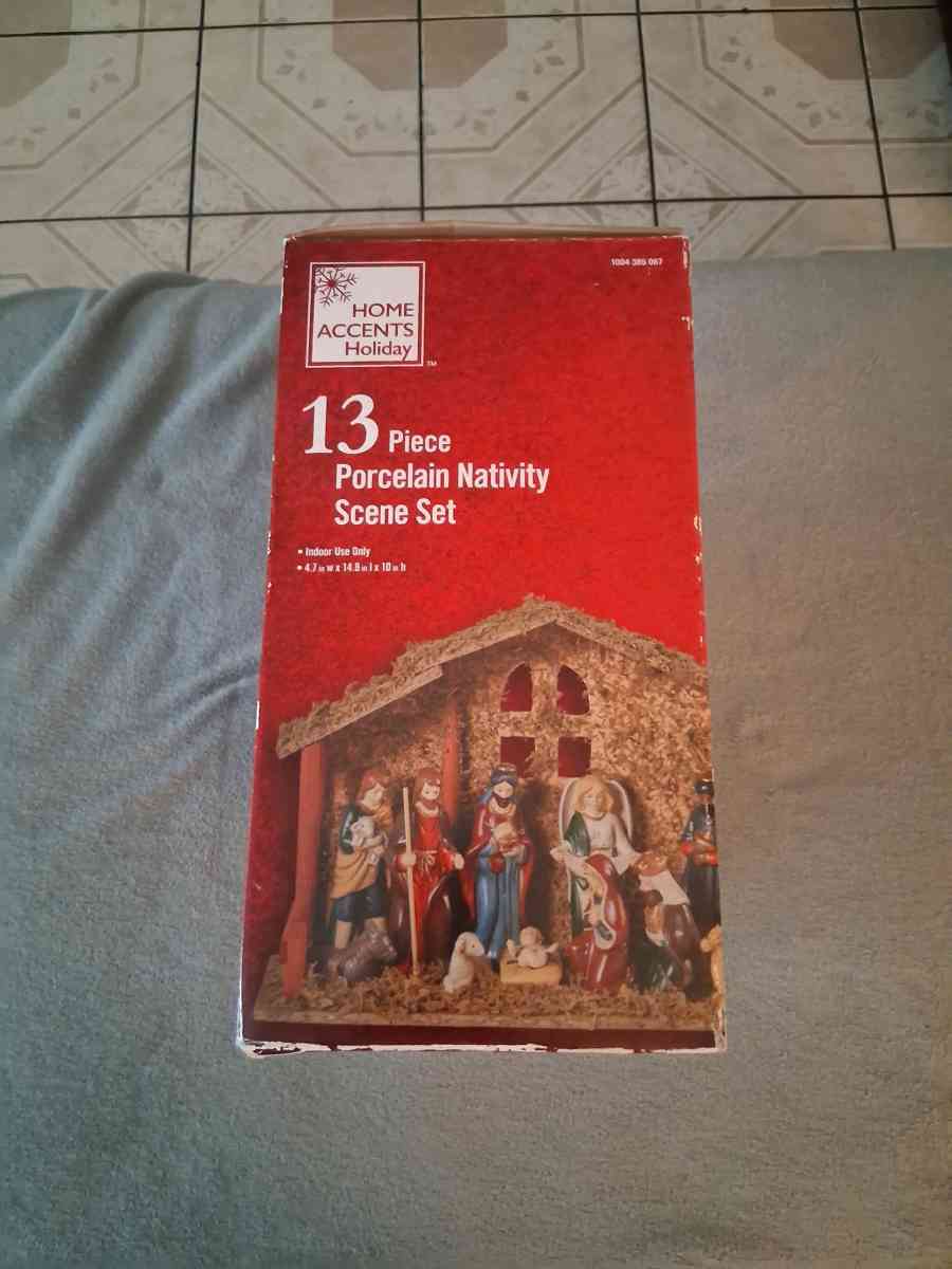 Home Accents Holiday 13 Piece Nativity Scene Set Figurines
