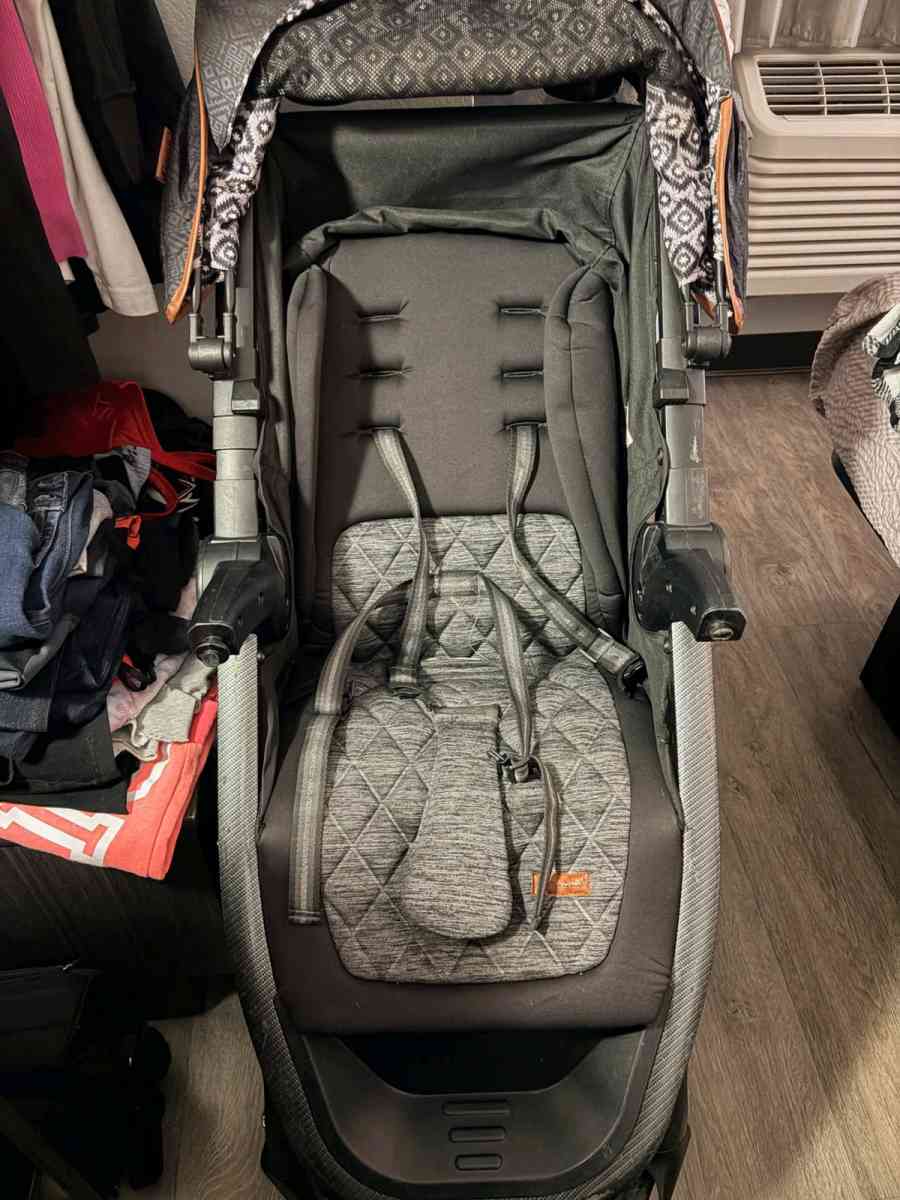 Monbebe Travel Stroller Rear facing Car Seat - Albuquerque, New Mexico - FleaMarketBay