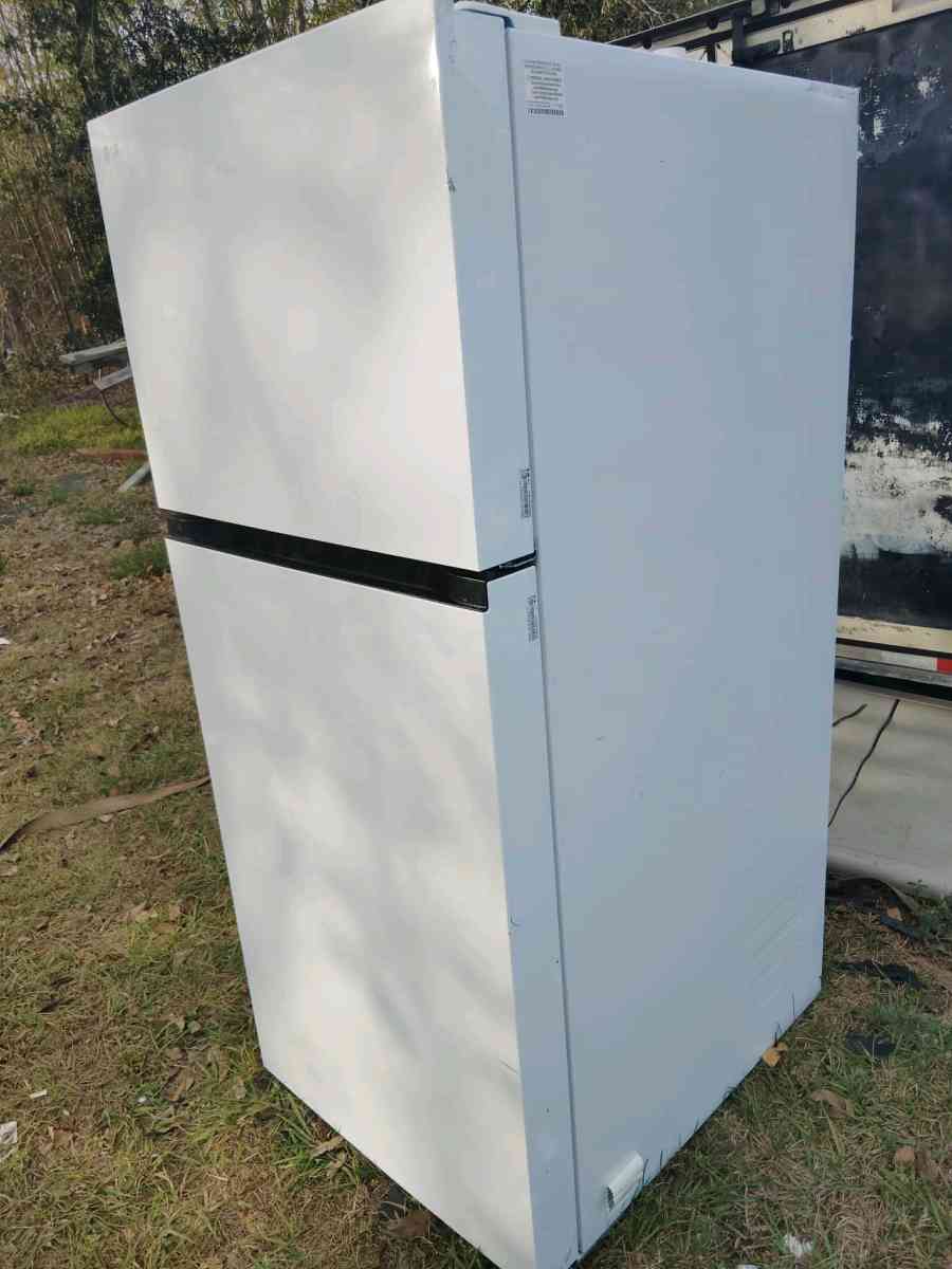 Lg Refrigerator - League City, Texas - FleaMarketBay