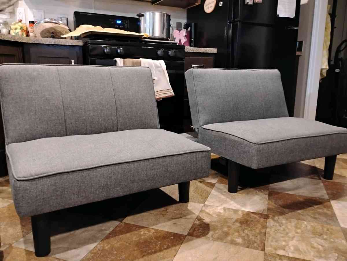 futon couch - Holly, Michigan - FleaMarketBay