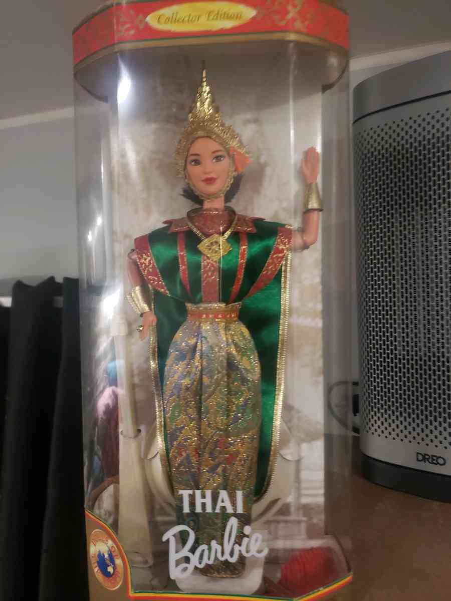 Thai Barbie Doll 1997 Thailand Dolls of the World Collectors