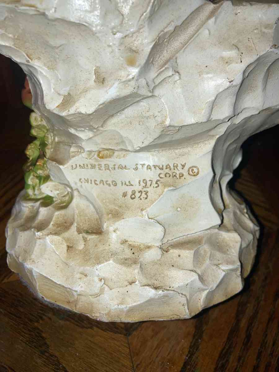 Universal Statuary Vintage Statue