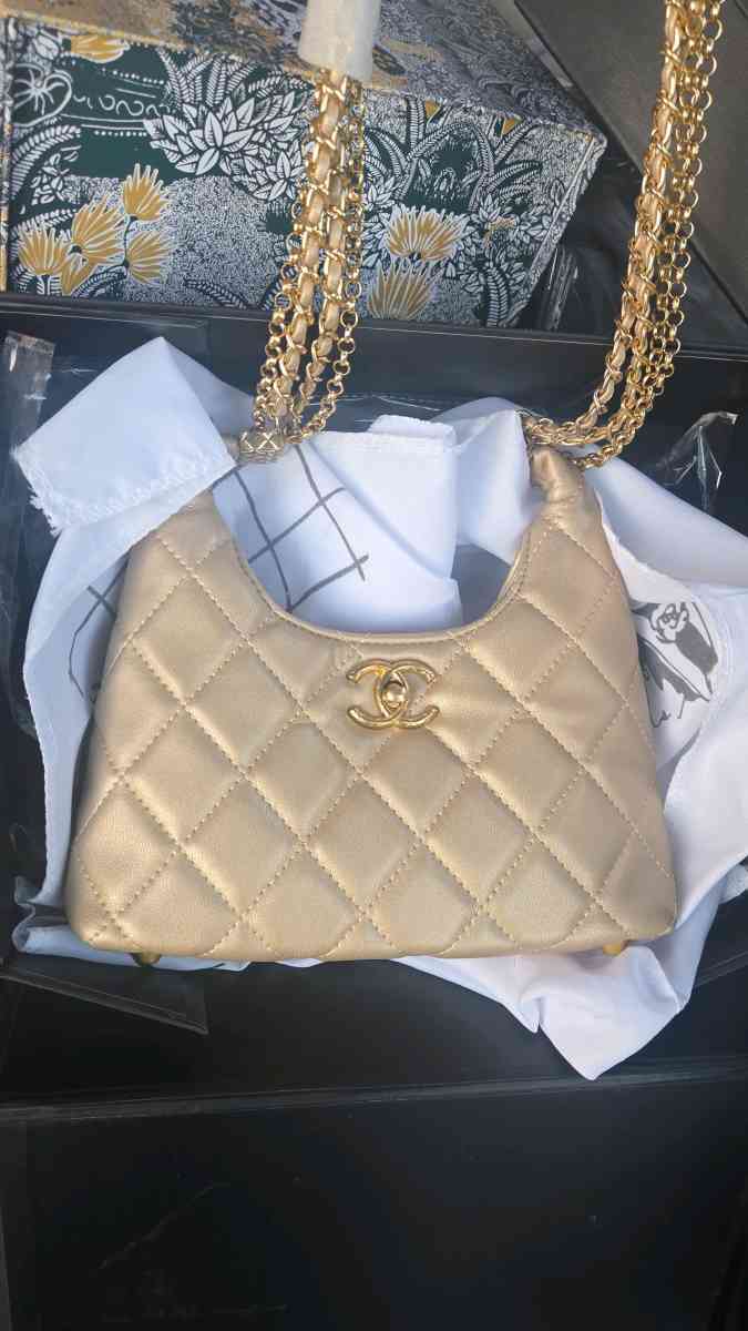 womens Fashionable Handbag