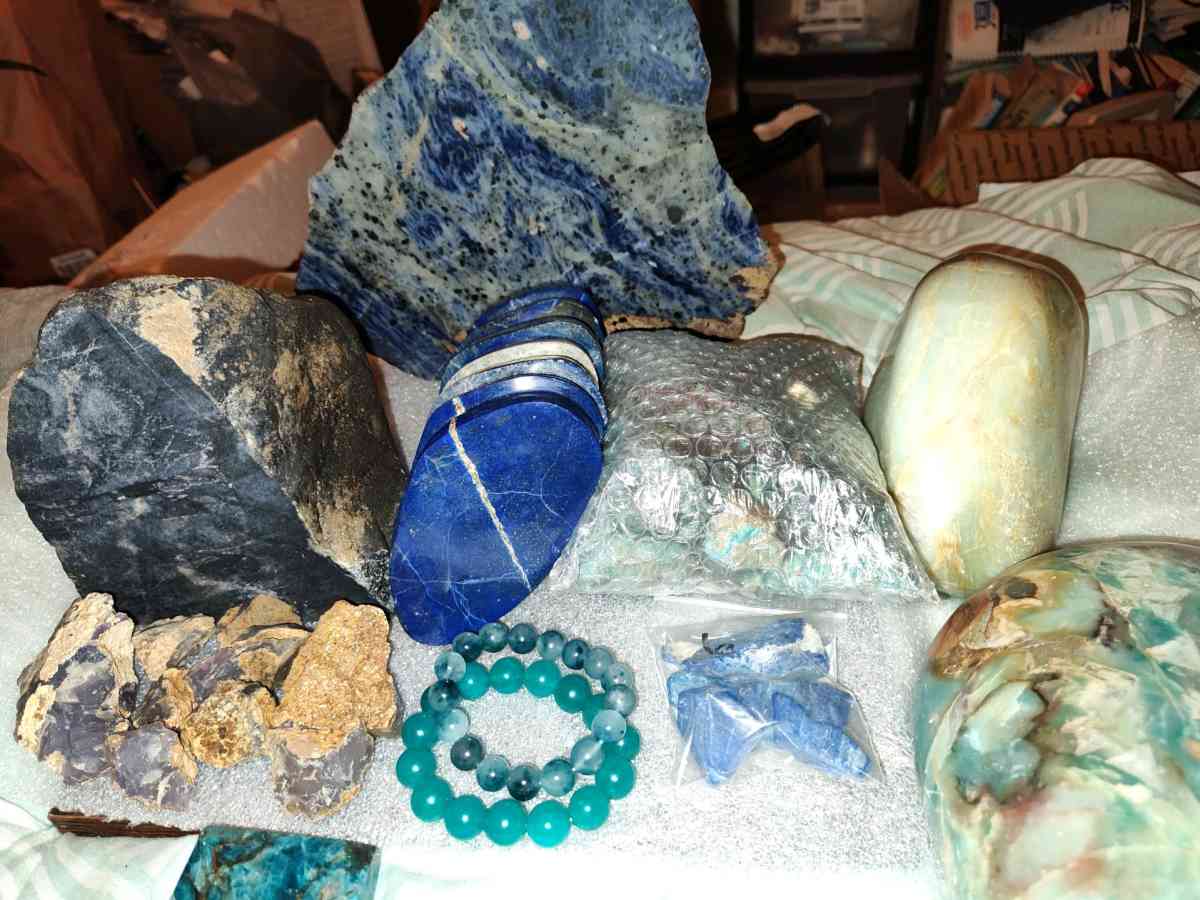 be bundle of rocks - Bakersfield, California - FleaMarketBay
