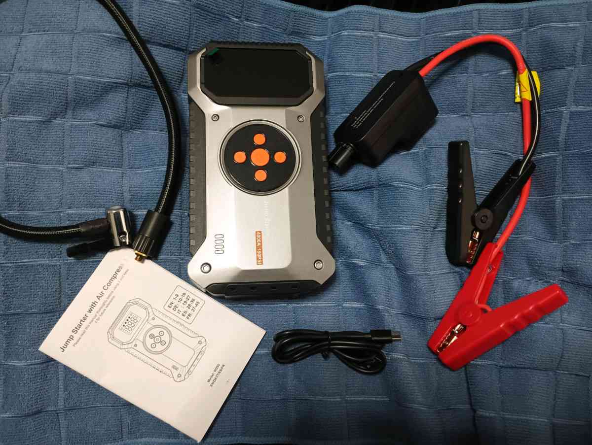 New 4000AMP Rechargable Jump StarterTire Inflator Combo