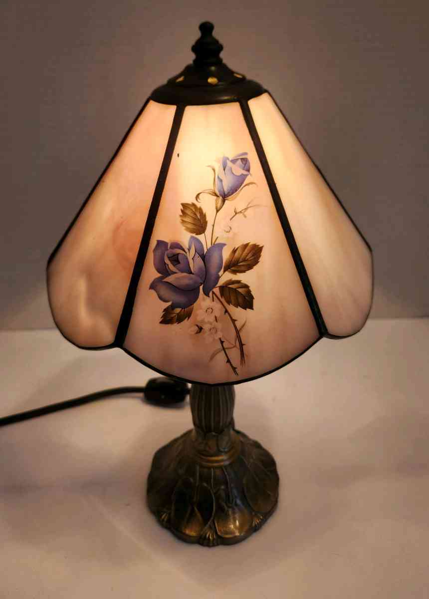Meyda Tiffany Style Lamp With Handpainted Slag Glass Shade