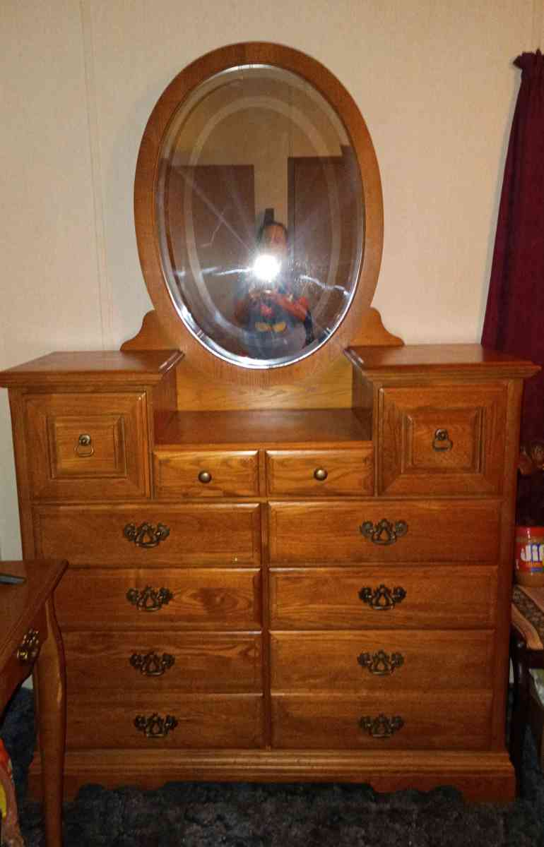 Vaughan Bassett Dresser with Mirror