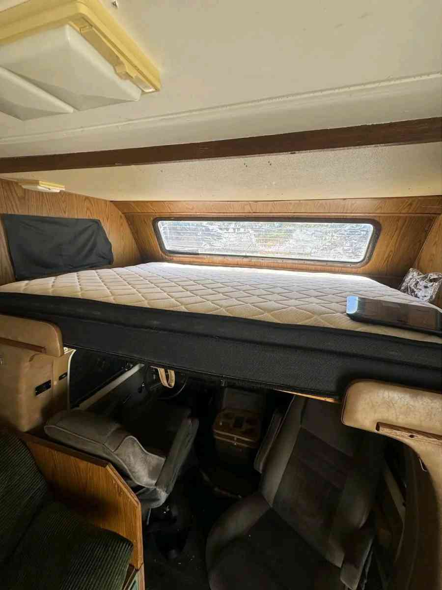 1986 Chevrolet Cherry van 30