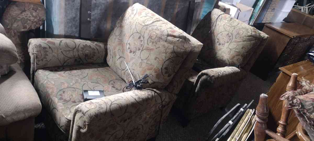 2 electric recliners