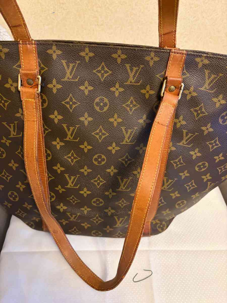 Louis Vuitton monogram sac shopping bag