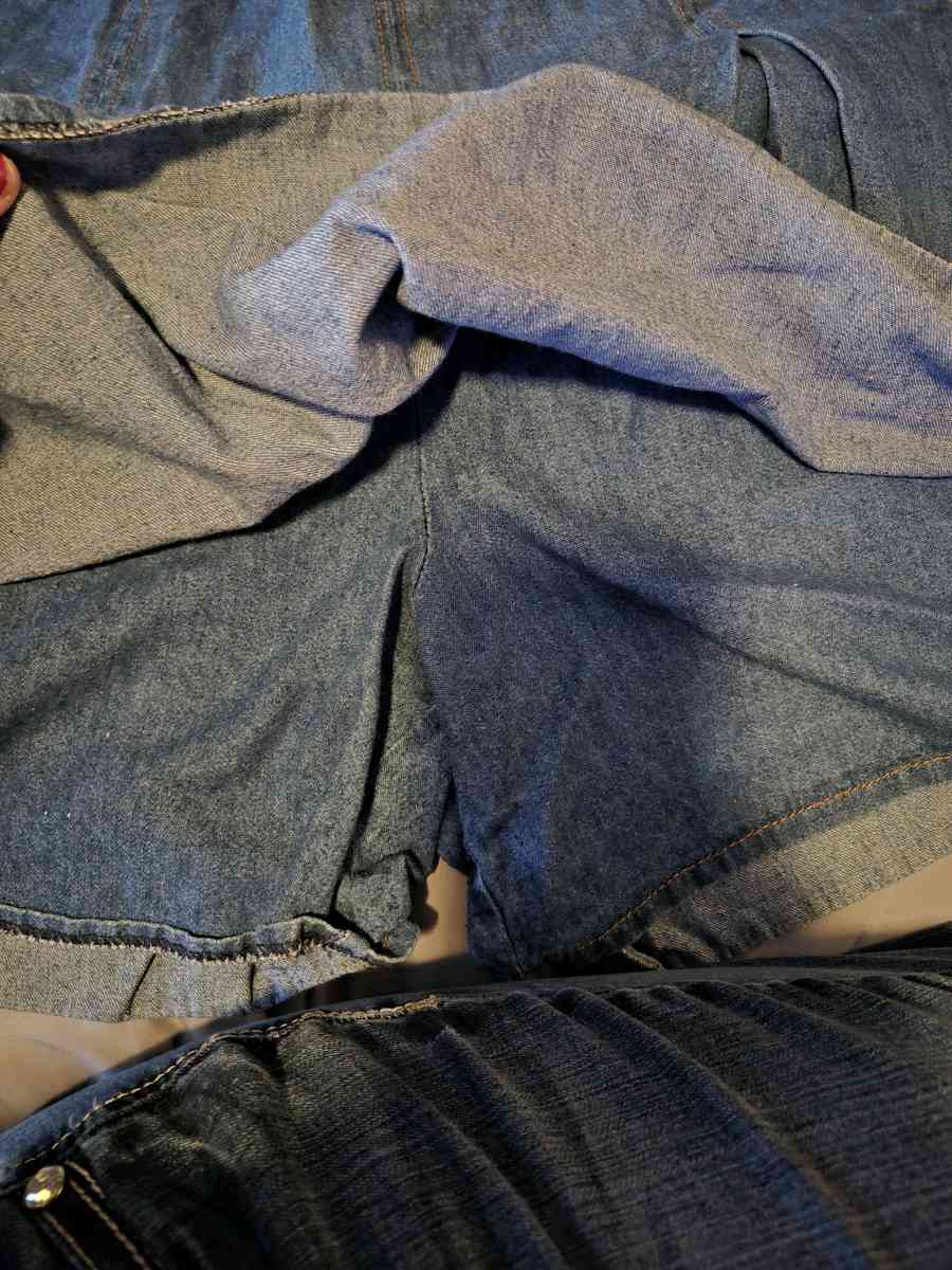 LIKE NEW Diana Marco Jean skort size 14