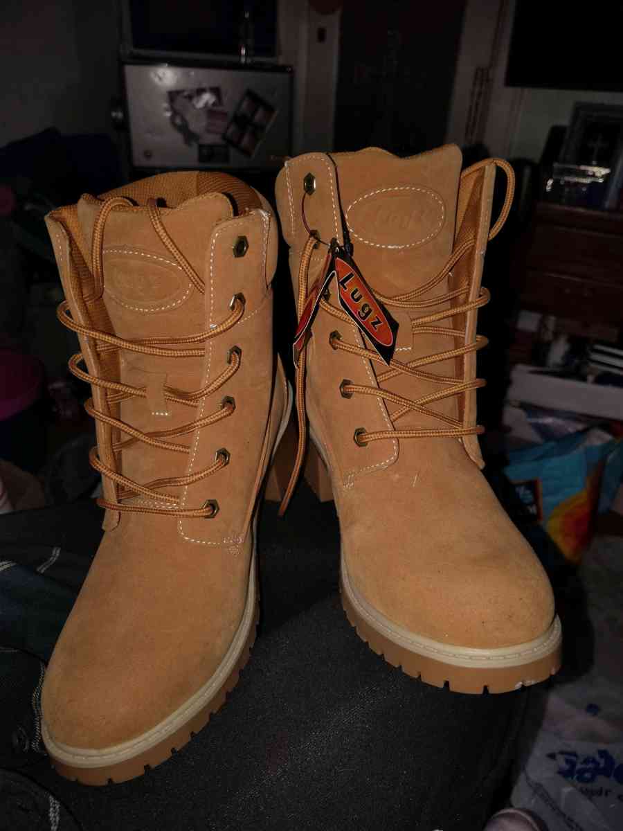 brand new lug boots with tags