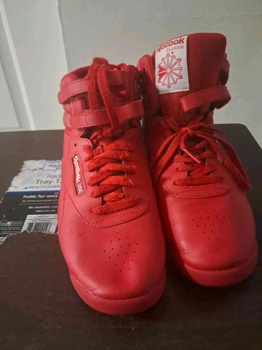 women Reebok freestyle red sz 10 - Camden, New Jersey - FleaMarketBay