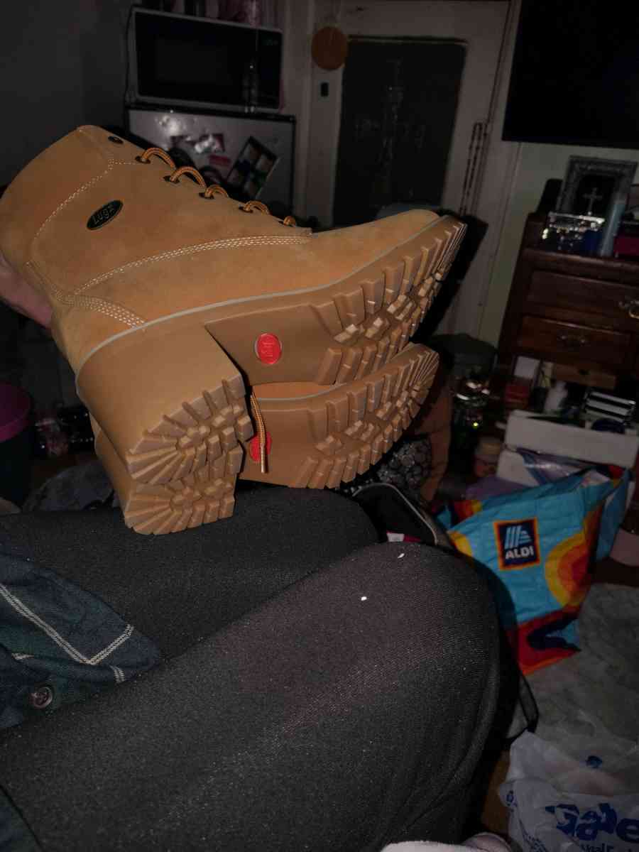 brand new lug boots with tags