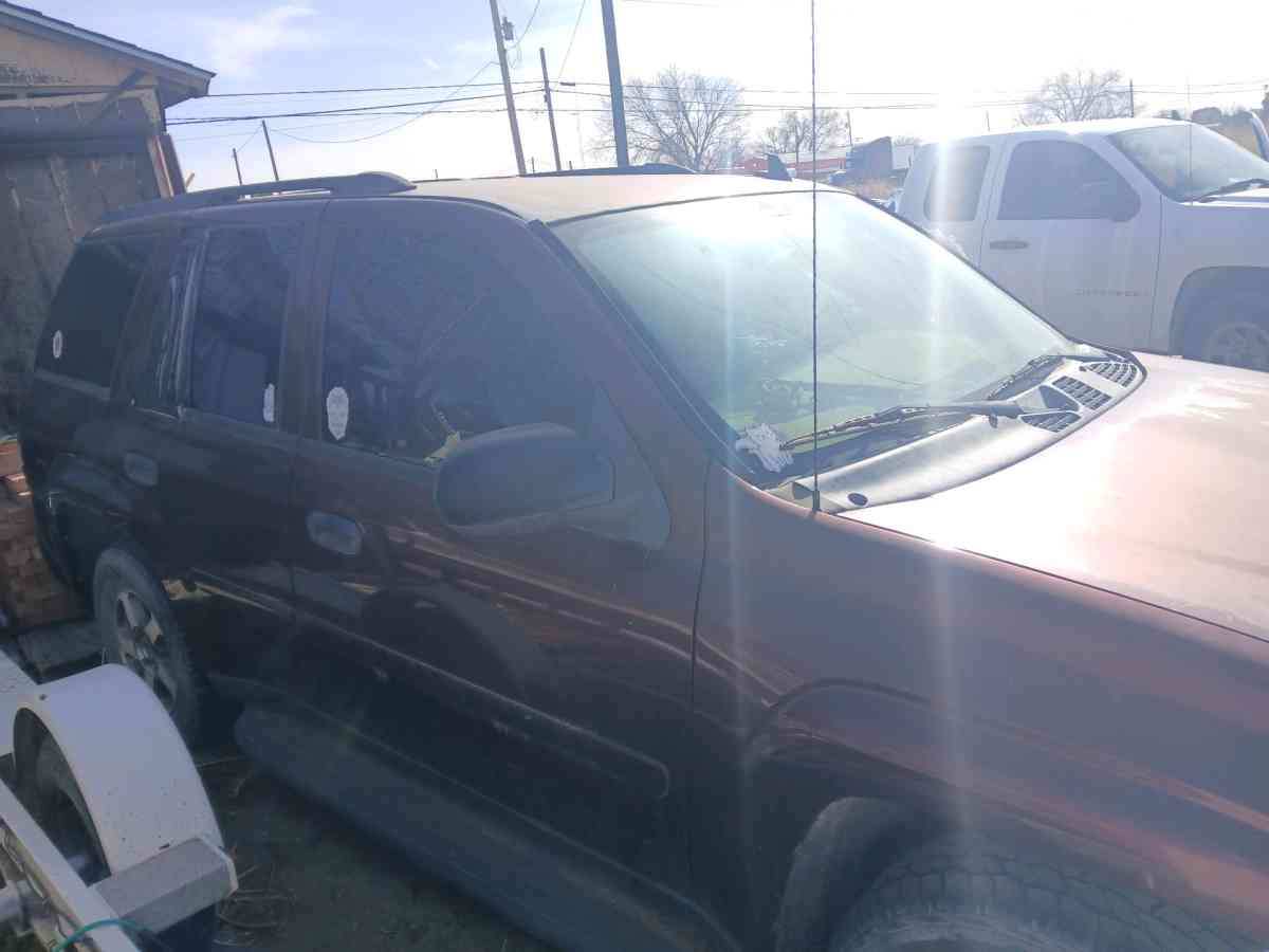 clean title 2008 Chevy trailblazer 2whdrfor parts no motor