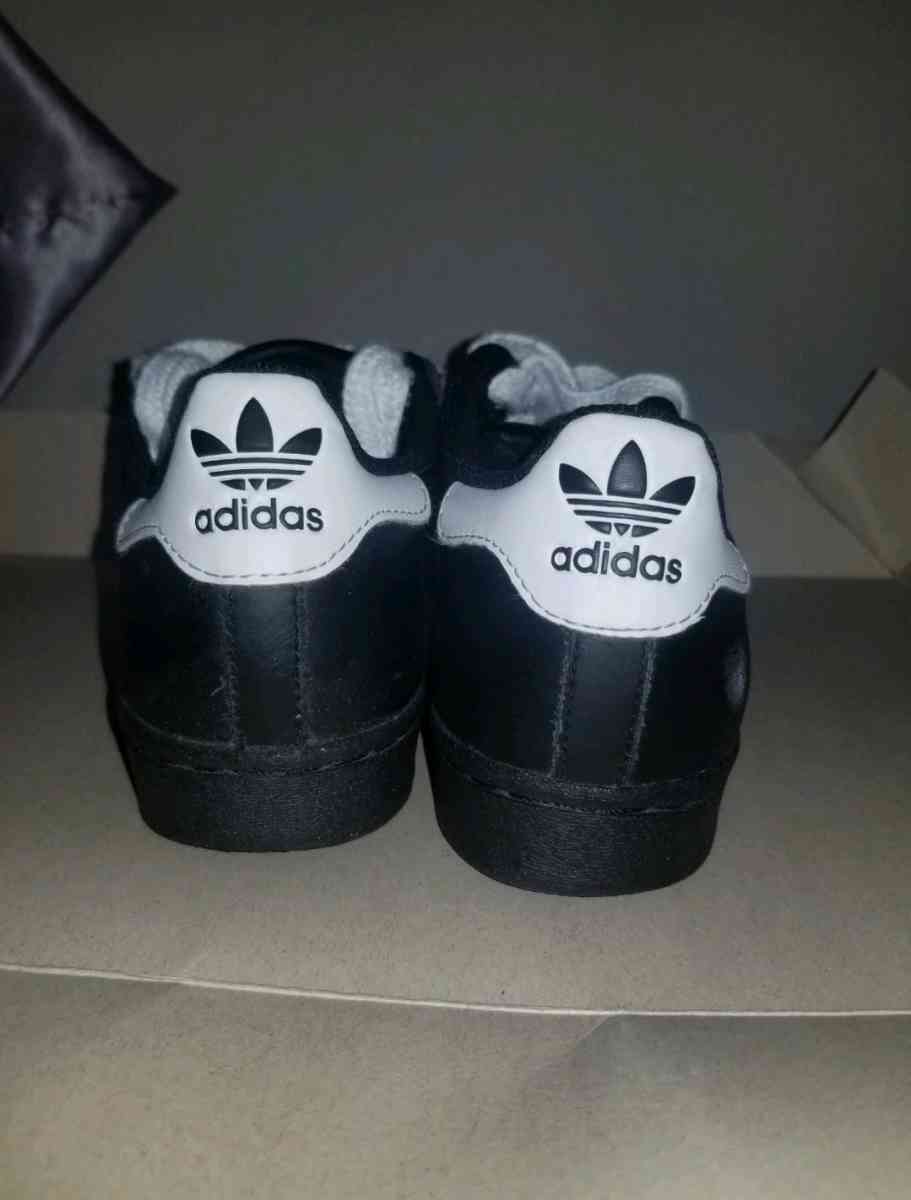 Adidas Superstar BlackWhite Size 6 GS BOYS