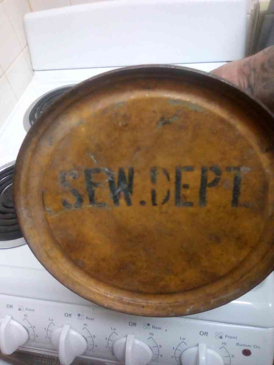 1885 monarch 15in yellow with red globe oil lamp