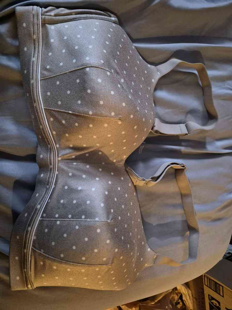 LIKE NEW Cacique Bra 38DD