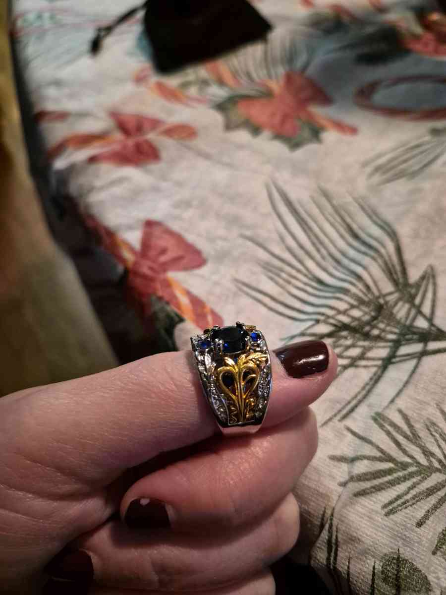 NEW 2tone ring with sapphire size 9