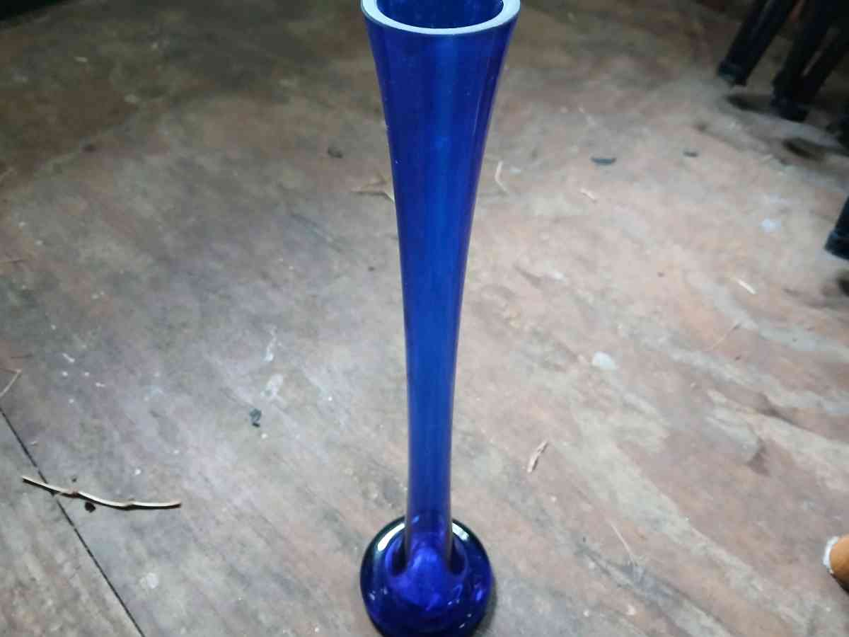 vintage bud vase colbalt with footed swirlclear