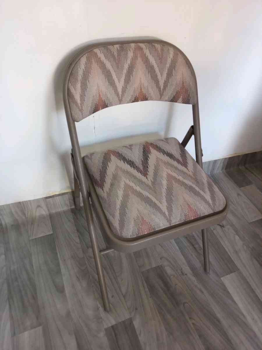 3 FEET TALL FOLDABLE PORTABLE TABLE  PORTABLE FOLDABLE CHAIR