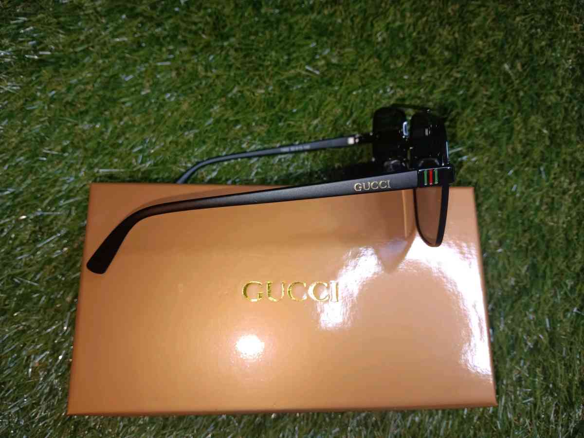 GG black sunglasses for women comes with box and dust bag