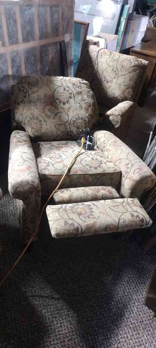 2 electric recliners