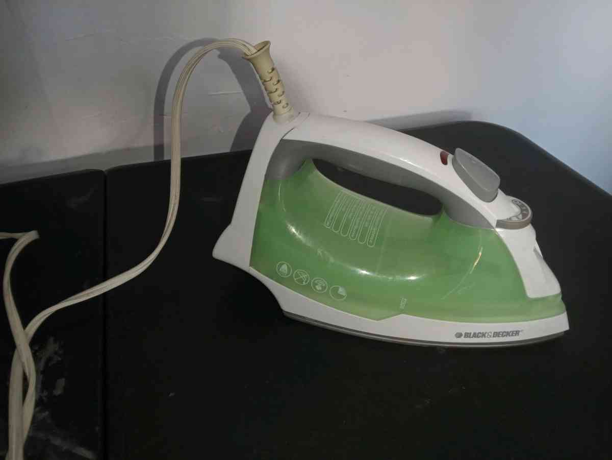 BLACK n DECKER Easy Steam Compact Iron