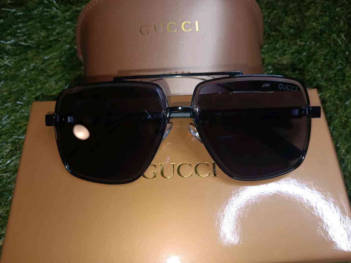 GG black sunglasses for women comes with box and dust bag