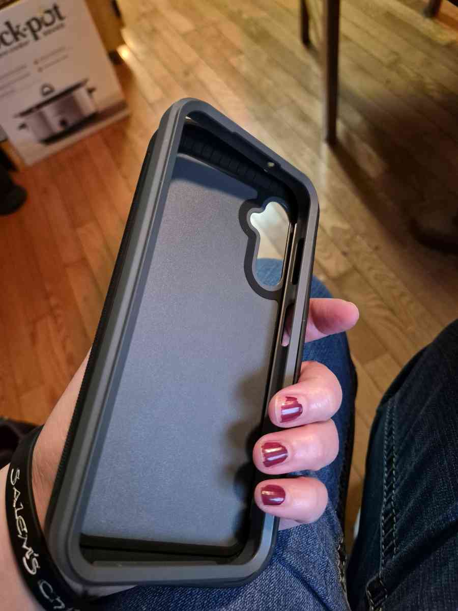 GENTLY USED Samsung GalaxyS14 phone case