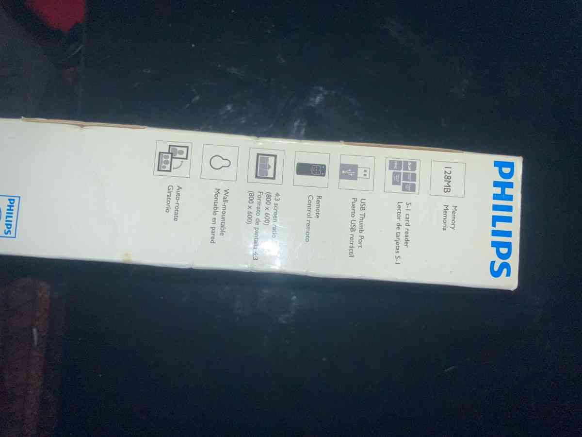 Philips Home Essentials 8inch Digital Photo Frame