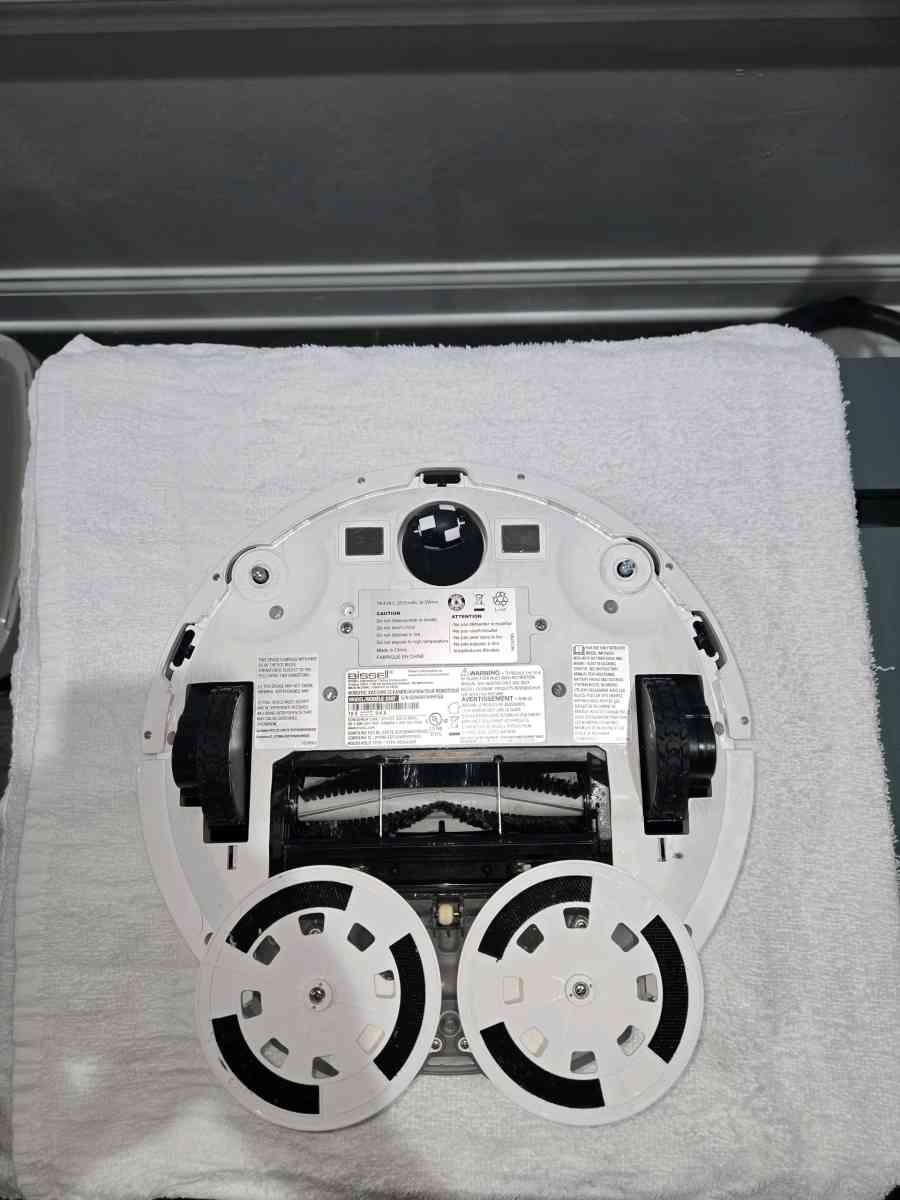 Bissell SpinWave Pet Robot Vac and Mop - Melrose, Florida - FleaMarketBay