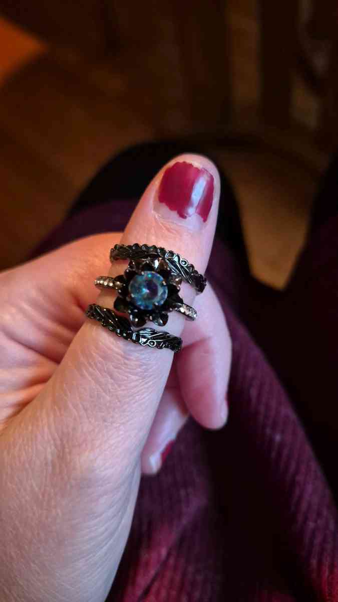 NEW flower and leaf 3pc ring set size 9