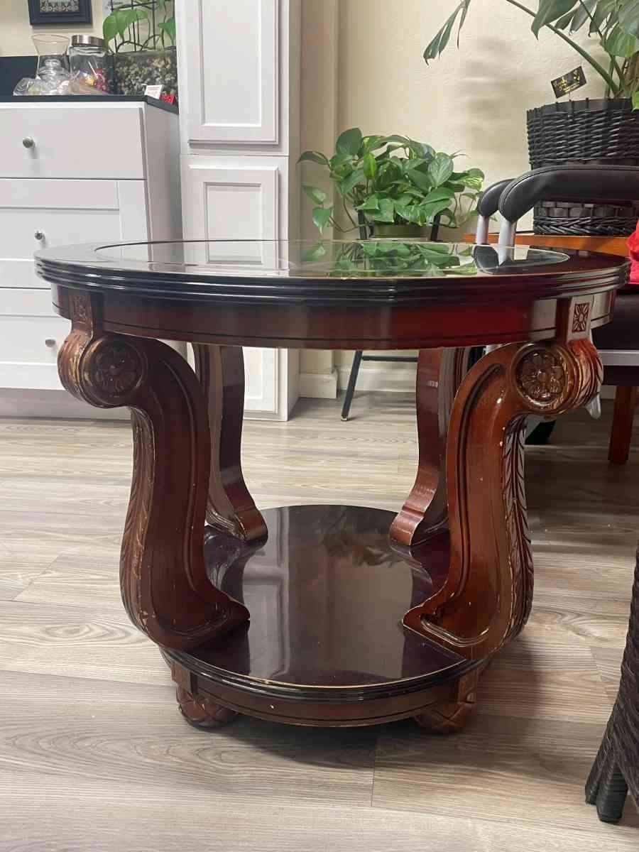ROUND COUNTERTOP TABLE