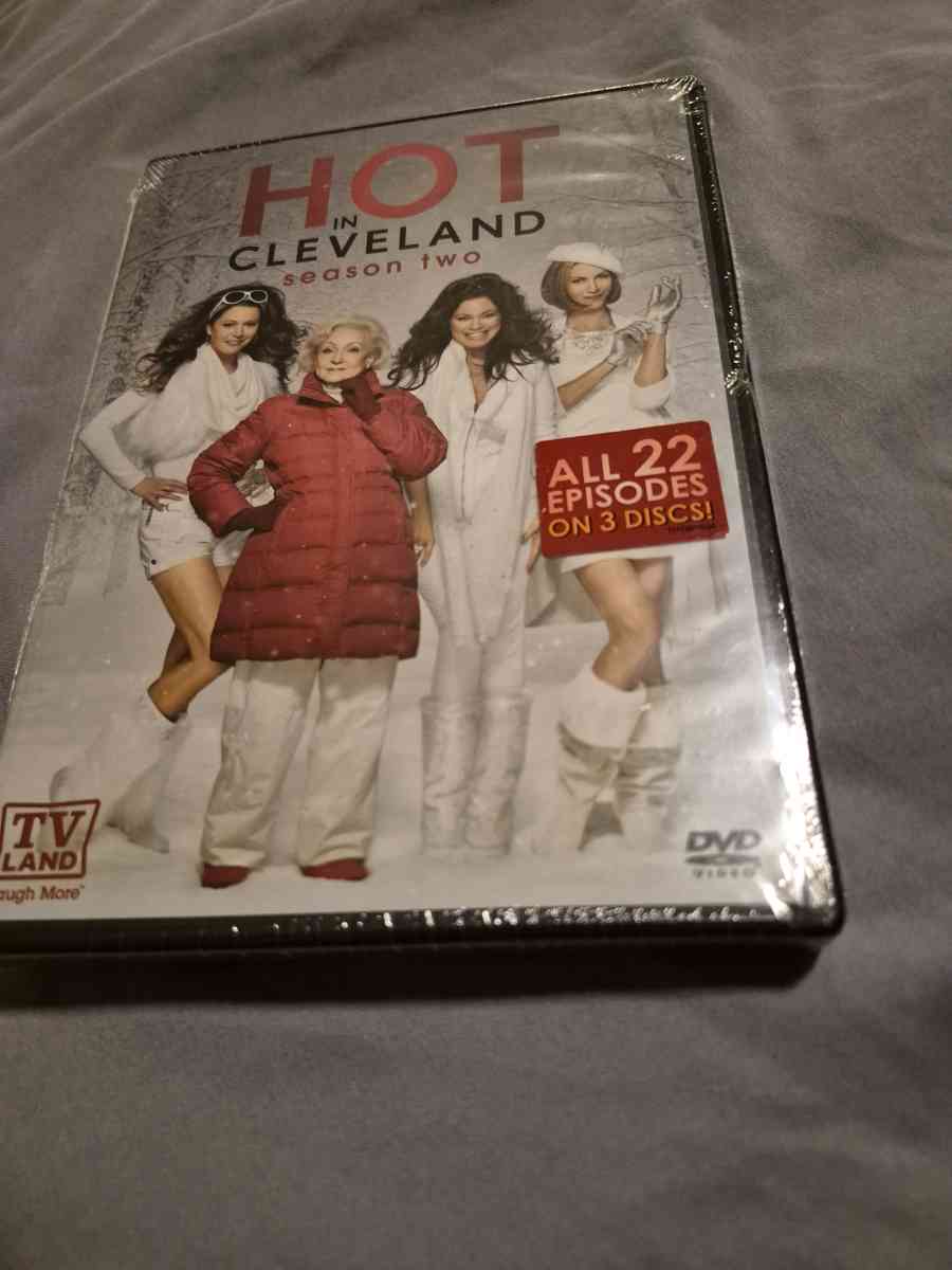 BRAND NEW STILL SEALED Hot In Cleveland Season 2