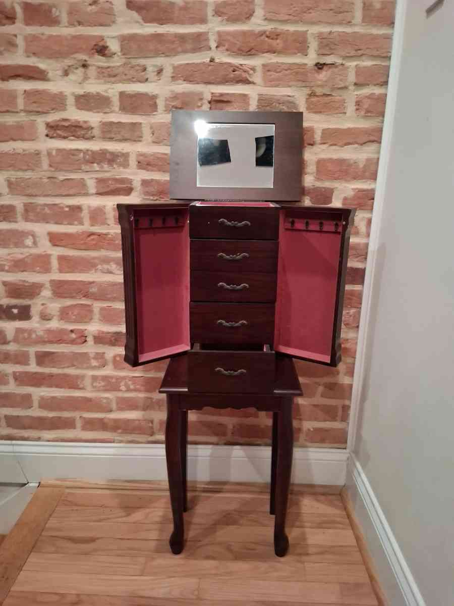 Wooden Standing Jewelry Box